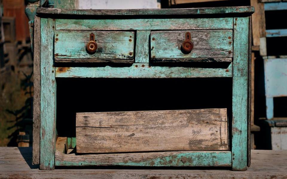 Sourcing and Evaluating Furniture Across Historic Outlets