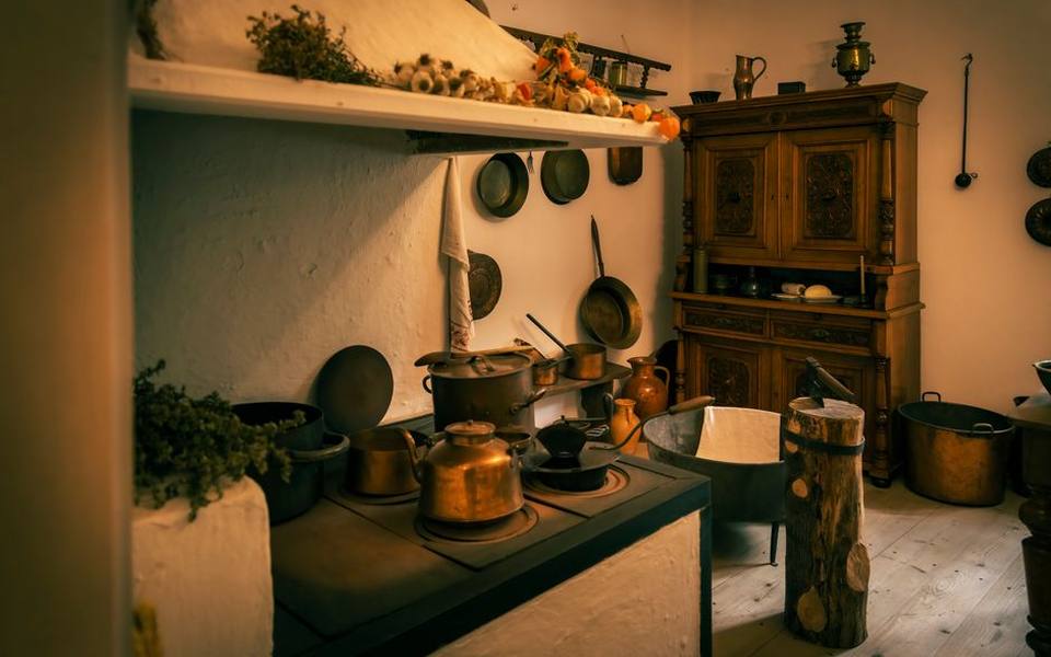 Distinguishing Parlor Stoves, Box Heaters, and Cookstoves