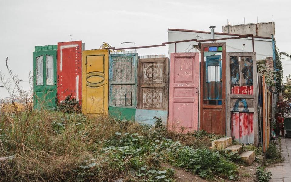 Navigating Architectural Salvage Yards and Specialty Stores