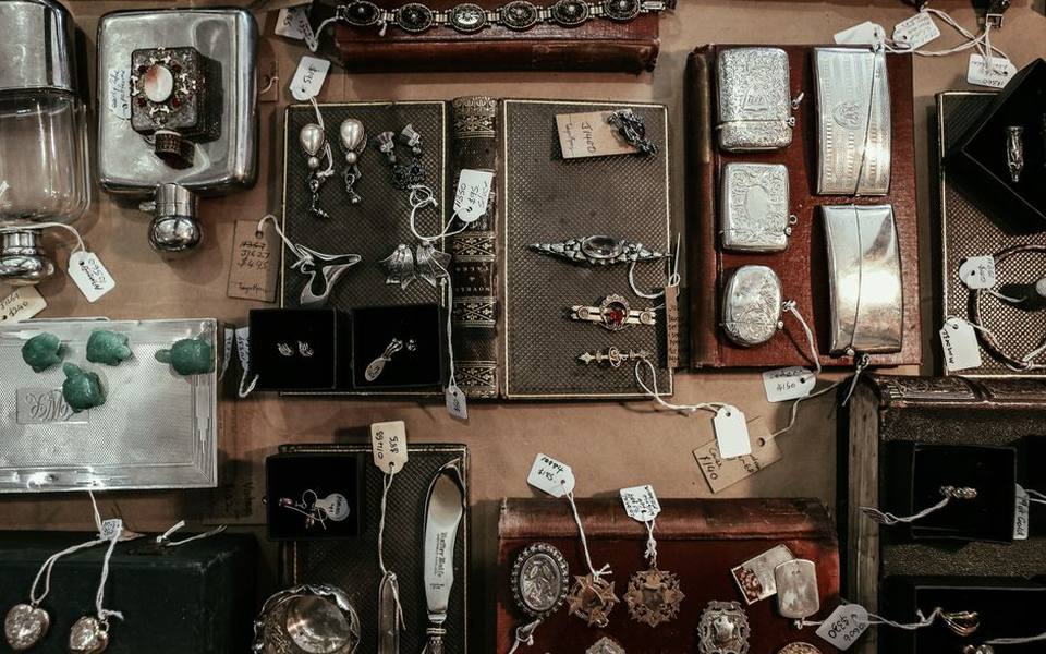 Exploring Local Shops and Multi-Vendor Markets
