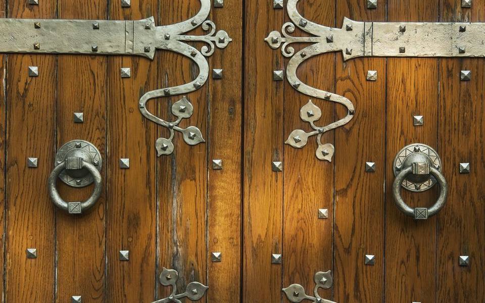 Coordinating Cabinet Pulls and Bin Hardware